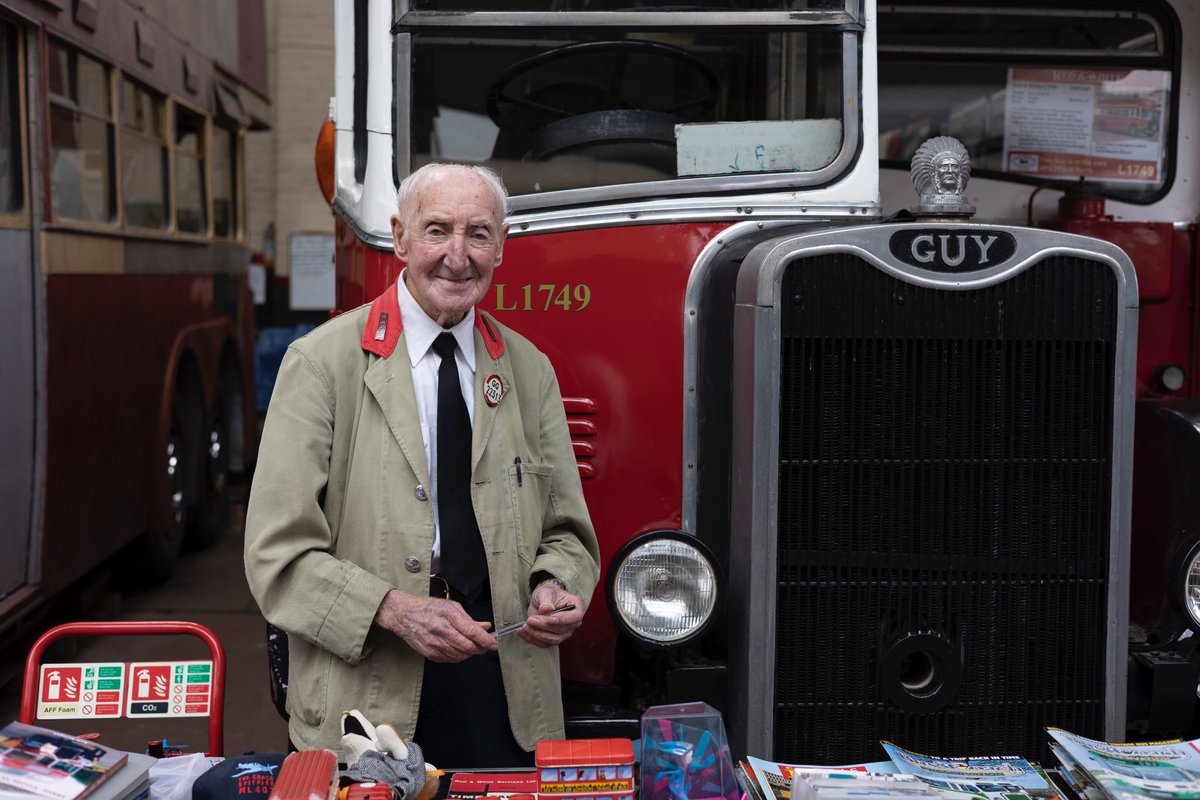 HallPhotographic tweet media