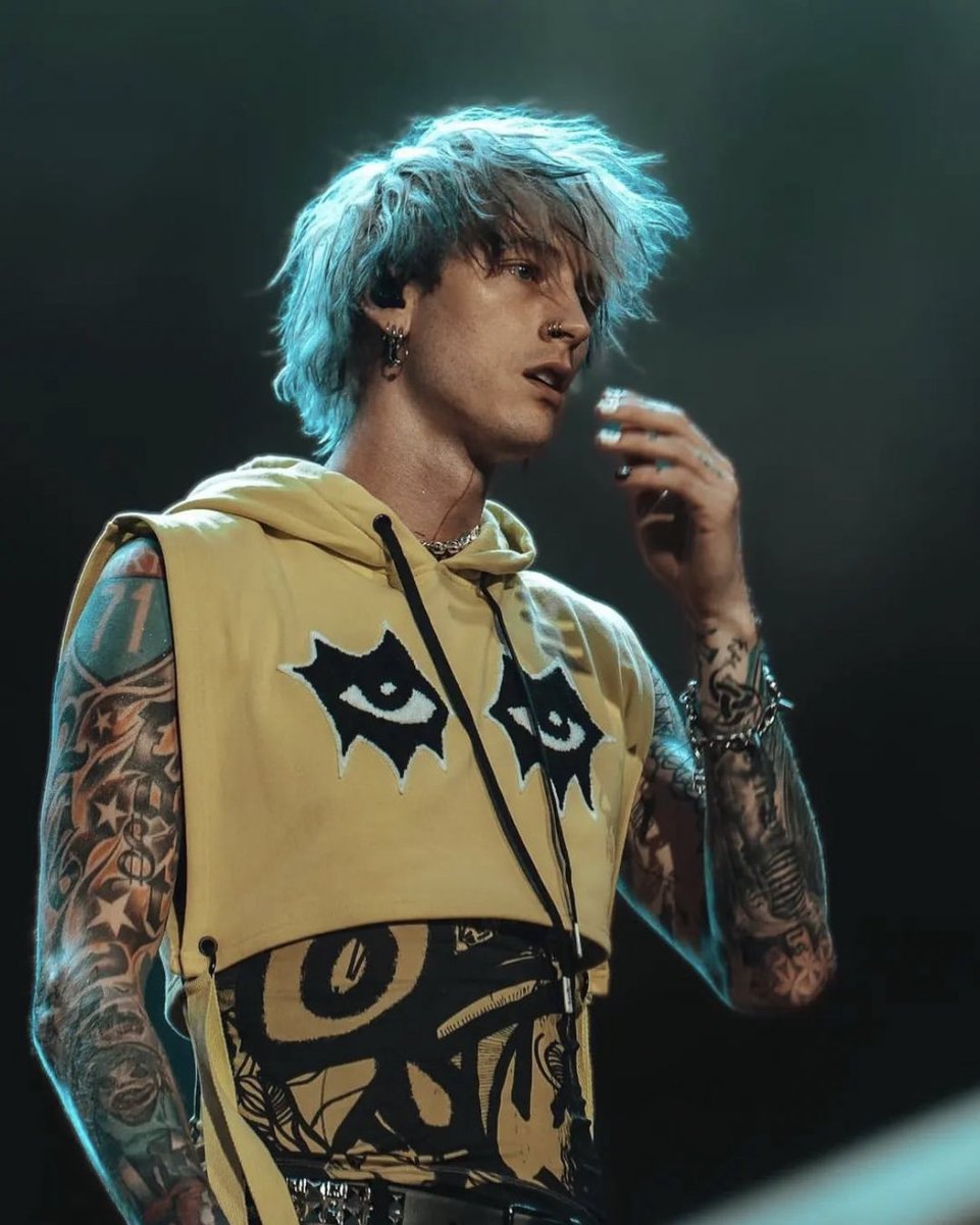 lonelycolie's tweet photo. why is this the most magical photo i’ve ever seen ✨ https://t.co/ibsCwK5Uk1