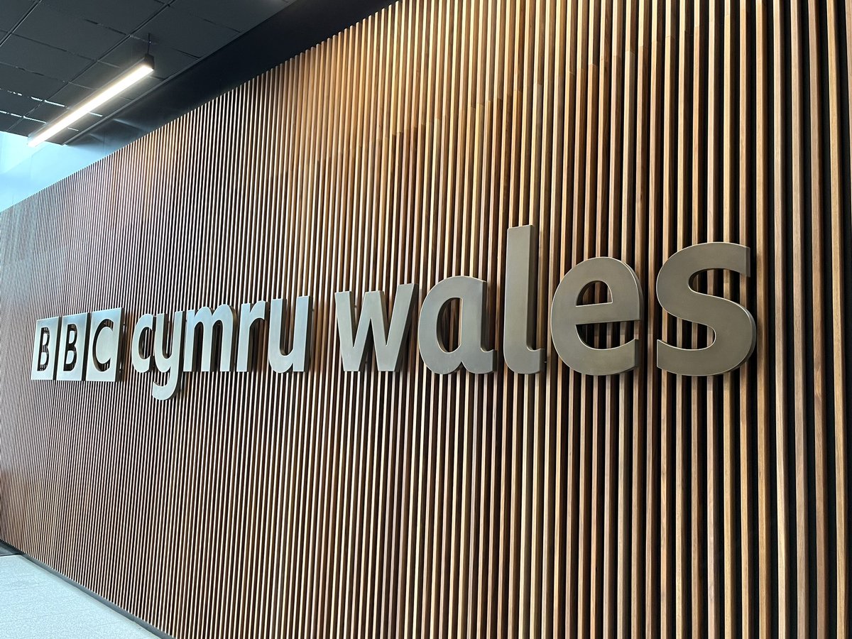 📻 We’ve been at BBC Wales to talk about homelessness and the launch of @HomewardsUK on @BBCRadioWales Drive programme with @GarethLewis77. Great opportunity to talk about the complexity of homelessness and how we can make it rare, brief and unrepeated. #HomewardsUK
