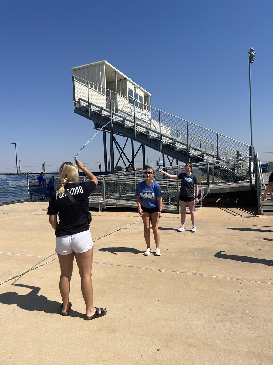 FrenshipHS's tweet photo. Frenship Pom volunteered at FISD Tiger Bites program this morning.  It was a beautiful day to have lunch with our community.  💙💛 Go Tigers! https://t.co/PLiuKvwqPr