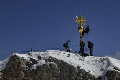 zazoomblog's tweet image. Il Cai e le croci in vetta alle montagne. Vittoria del centrodestra - #croci #vetta #montagne. #Vittoria zazoom.it/2023-06-26/il-…