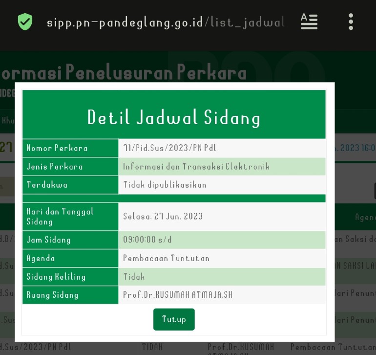 PartaiSocmed's tweet photo. Besok pembacaan tuntutan terhadap Alwi. Harusnya malam ini Jaksa Penuntut Nanindya Nataningrum, SH lembur merevisi tuntutan jika masih terlalu ringan. Bila perlu tidak usah tidur. Publik mengawasimu dgn ketat! https://t.co/eA0YRRW4QL