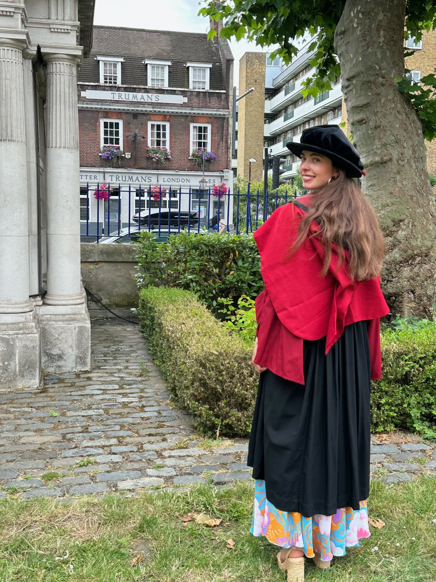 DrJessicaRowley's tweet photo. A little graduation celebration pic from Friday for the Twitter 🤩💫  a beautiful day celebrating all the hard work put in over the doctorate! #twitterEPs https://t.co/dAhjKUm7ZX