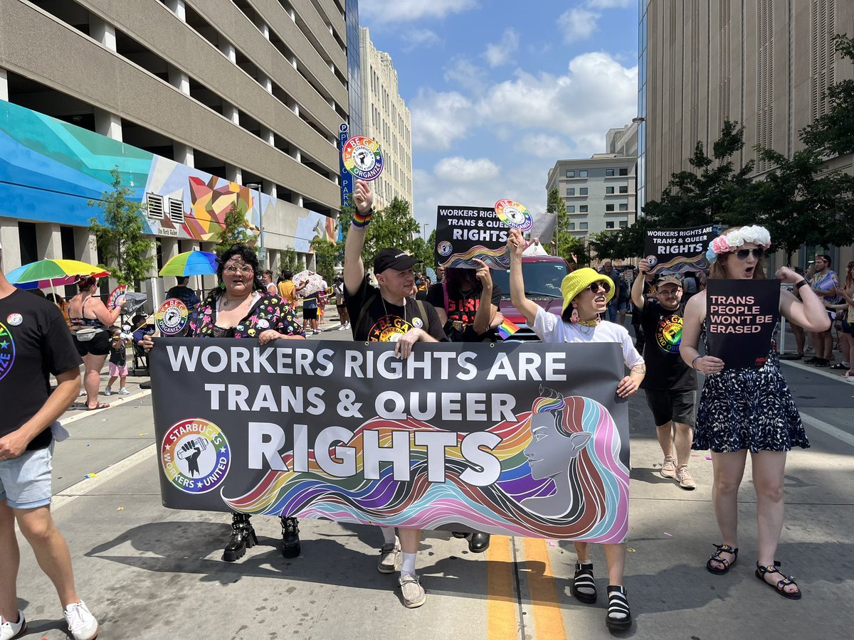 alicatx_'s tweet photo. iconic moment tbh @okcsbxunited @okcpridefest https://t.co/mZniiSC89D