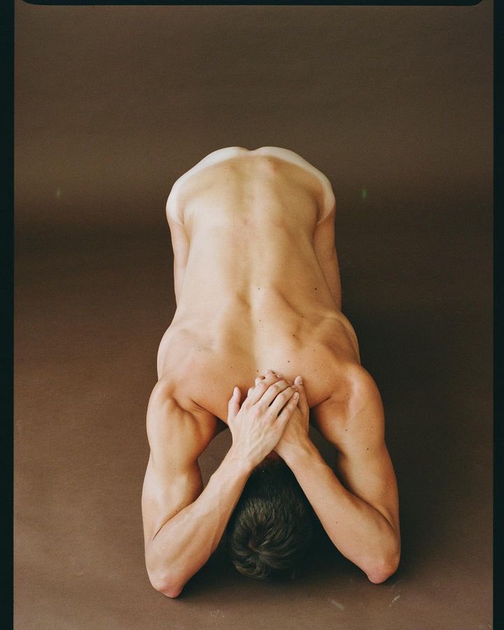 KingsOfModels's tweet image. Body study with model #ArtBelenov. Images by photographer #DmitryMaximov. #KingsOfModels 👑