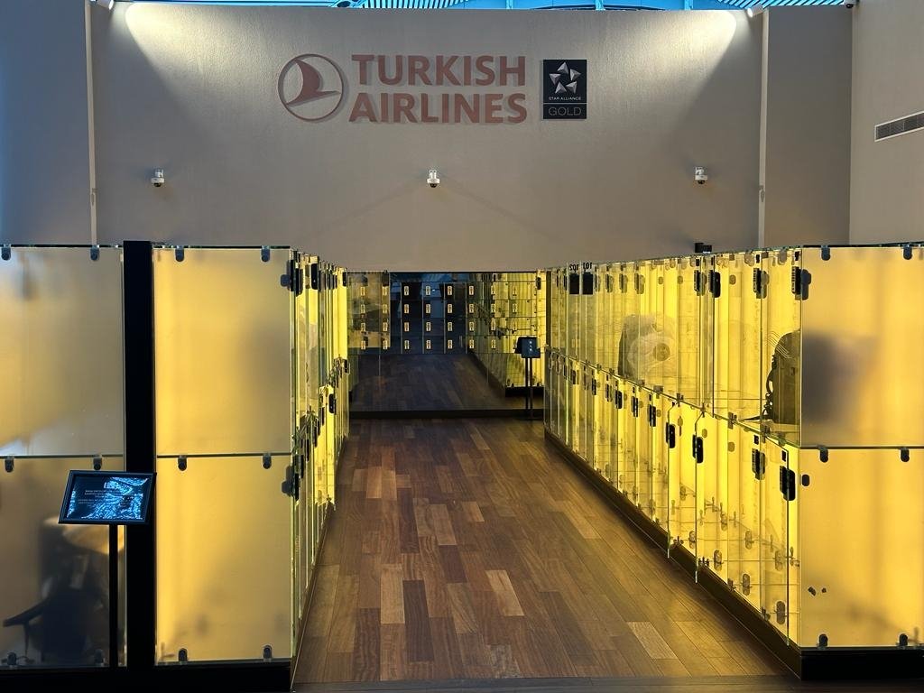 Thanks to <a href="/ShipraAtALounge/">Shipra Baranwal</a> <a href="/LiveFromALounge/">Ajay Awtaney</a> Masterclass on points that I've elevated my travel not paid an arm or a leg  for flying JC since 2019. I've taken a number of flights most to London on Virgin but this one's from IST to BOM for 40k miles+15k in taxes.