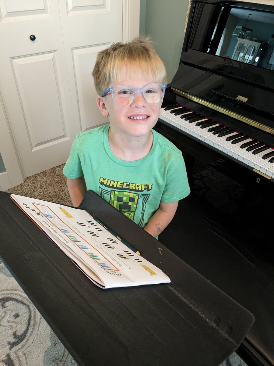 CateBryan's tweet image. Please help me welcome James to the studio!

He is the younger brother of William and was so excited to jump in and play our groups of 2 and 3 black keys!

#pianoteacher #piano #firstlesson #siblings #pianostudent #pianostudio #welcome