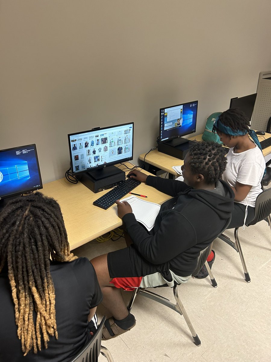 DanielFregens's tweet photo. CCMR ENRICHMENT CAMP SHARK TANK EDITION!! Critical brainstorming was at it’s highest, students had to create a business, marketing strategies, and a commercial. Students were very creative as well as animated. @GLECPVA @HISD_ProjectEx https://t.co/afrpOtrFYW