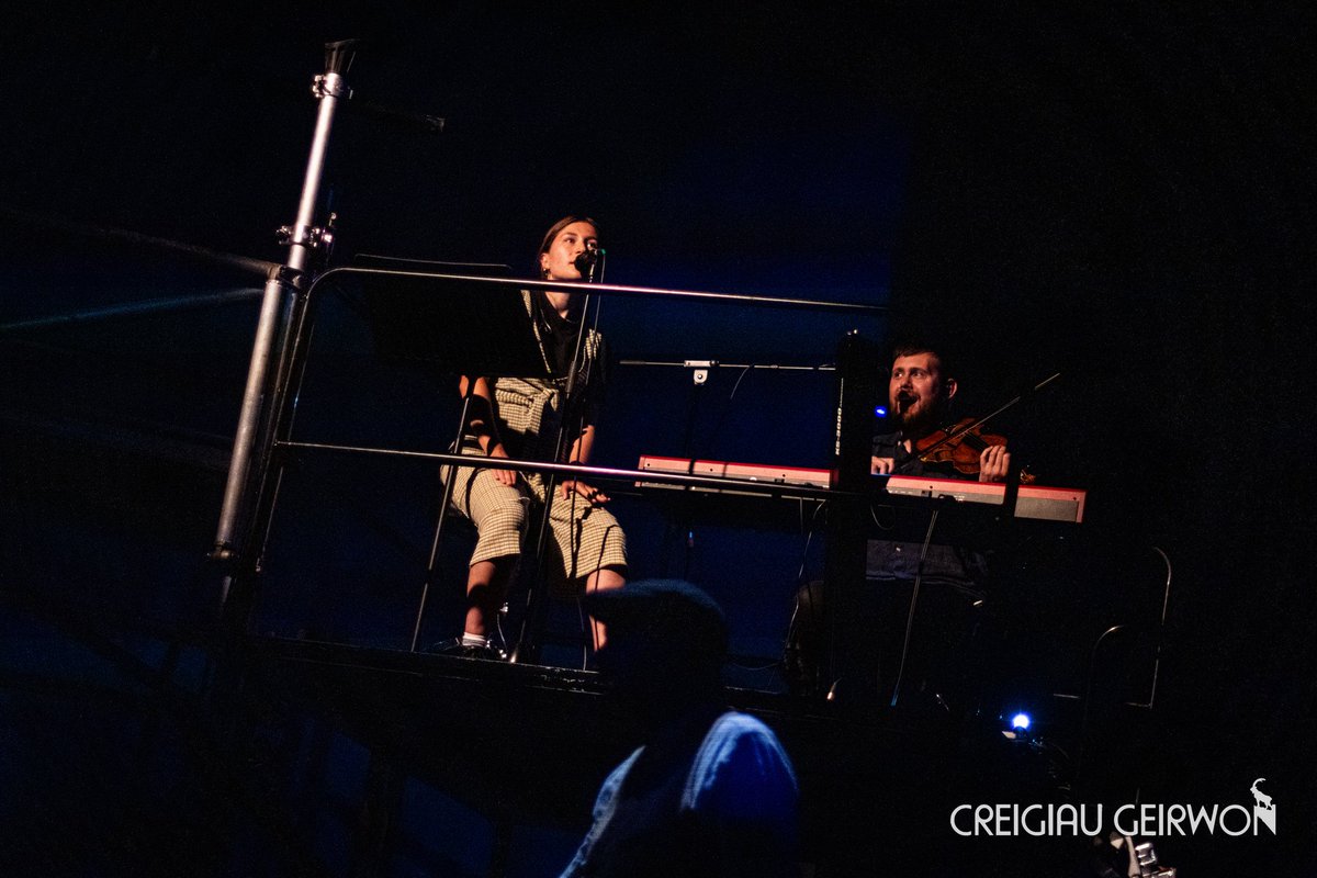 And that's a wrap! 
🙏 Now a note of thanks to everyone who came to see Creigiau Geirwon, and to our pre-show talks- and for all your messages of support and response to the production!

Here’s an opportunity to thank our production partners @PontioBangor and <a href="/verticalkate/">Kate Lawrence</a>'s 🧵