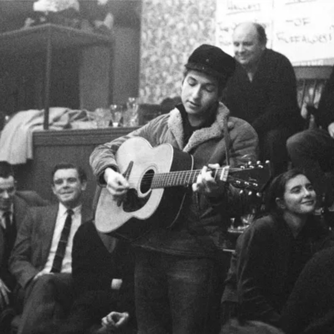 Here's a picture of @oasis playing there in 1994 and a picture of @bobdylan playing his first ever UK show in 1962 there.

London we would love to see as many of you there as possible to warm us up for our @ynotfestival slot.

See you all there,

The Malakites X

#londonmusic