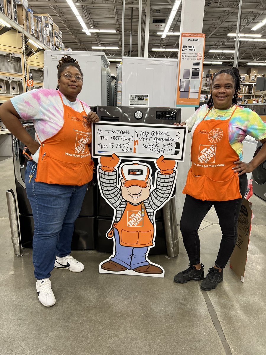 Happy MET Appreciation!!! @ 0367 Matt the MET Guy stopped by to share in the festivities!!!@hayes_jamar <a href="/jxh076/">james hickingbottom</a> <a href="/MistyUsher8/">Misty Usher</a> <a href="/IsaiasVitalJr/">Isaias Vital</a> <a href="/Carolyn_THD/">Carolyn Jackson</a>