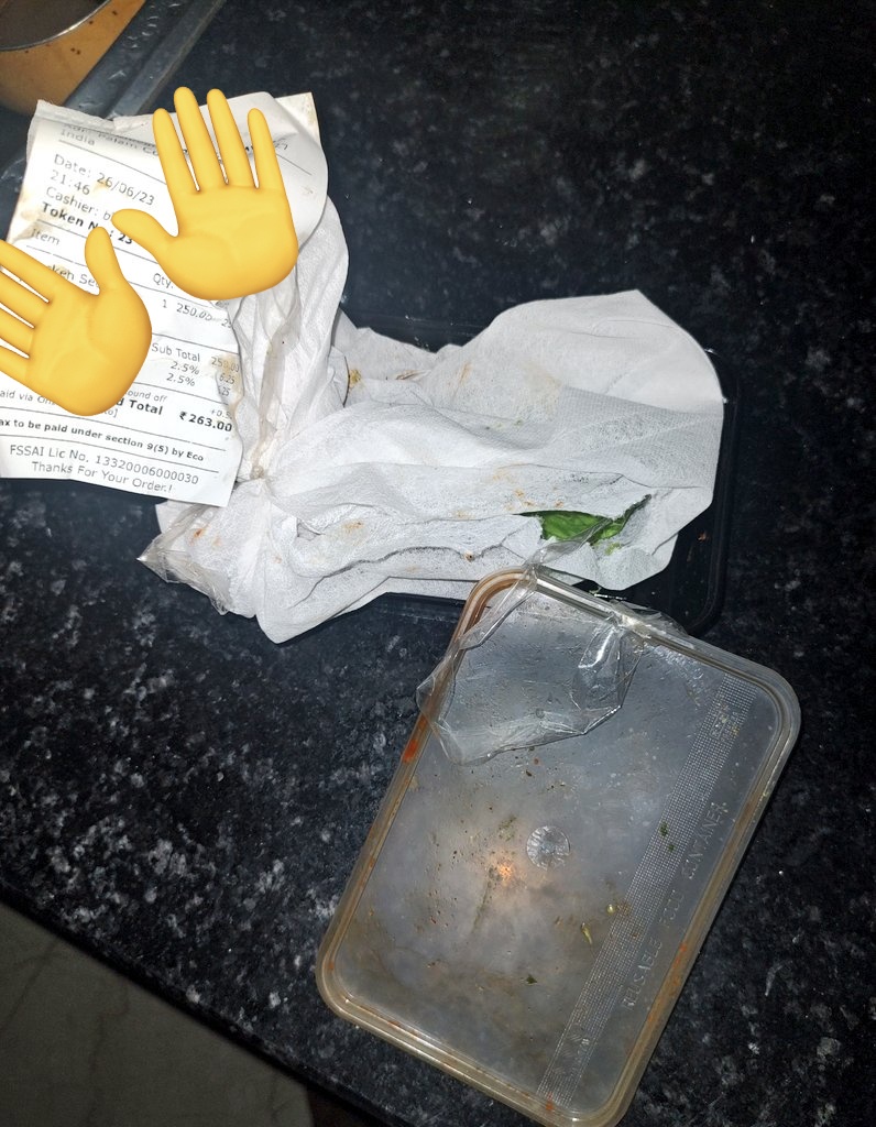 Deep7965's tweet photo. @zomatocare please find the details of this order where food is not taped and packet is torn out.
Regards. https://t.co/GMVisRaDSY