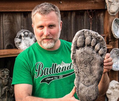 Cliff and Bobo answer questions from our amazing listeners in today’s brand new episode! Cliff also gives us an update regarding the renewed investigation into tracks that were discovered in 1982, one of which can be seen here! Listen now wherever you get your podcasts!