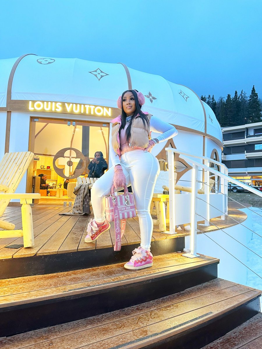 LV private shopping in St. Moritz Switzerland🇨🇭was definitely a vibe 🥹💕❄️☃️ 
#takemeback😩