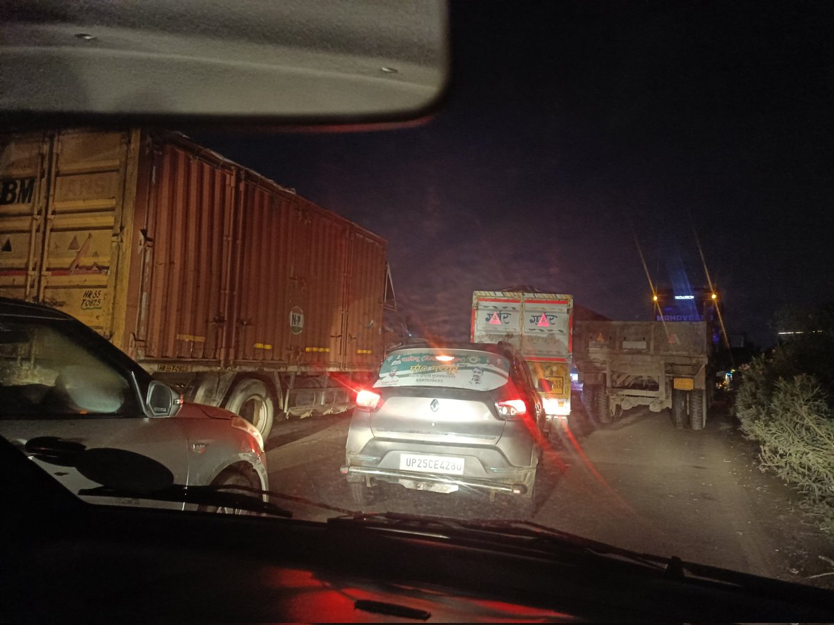 vinmaye19's tweet photo. Even after one day of rain we could not go to offices. Life is extremely difficult in new gurgaon that to after paying 30% marginal income tax. Huge tax on cars than toll of 80 rupees through fastag or 160 in cash. Situation Manesar toll till vatika https://t.co/d7czDNdkgS
