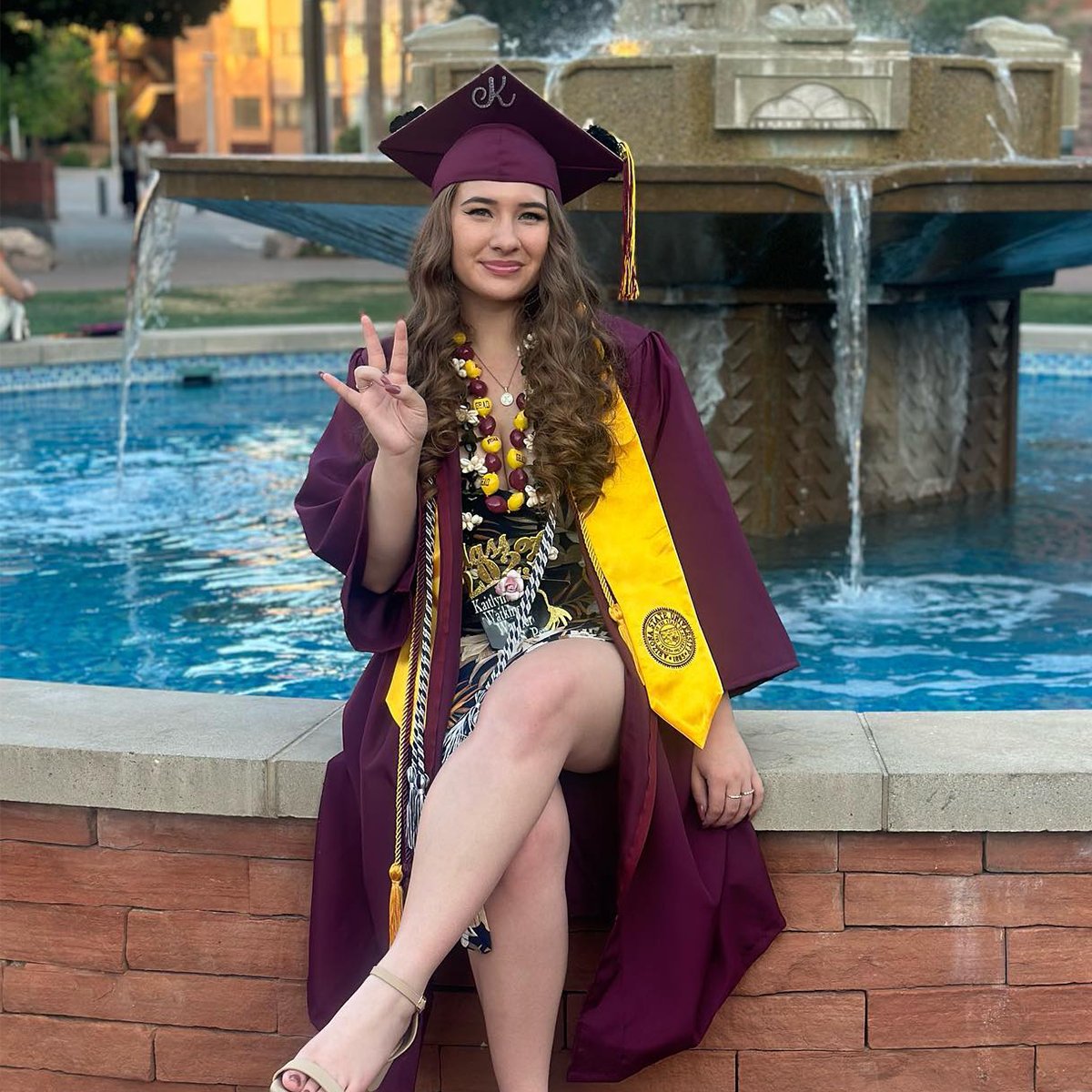 asuonline's tweet photo. #ForksUp to the #ASUGrads who earned their degree and ended their #learnASUlive journey on a high note—with honors! 💛 this Tweet if you graduated from #ASUOnline with honors. #ForksUpFriday https://t.co/jw5VPTwTmY