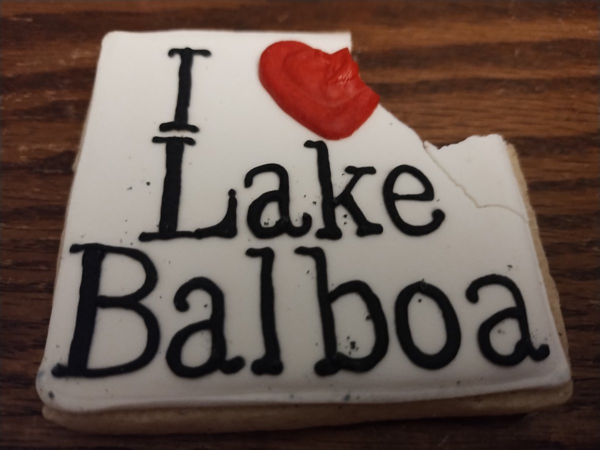 ValleyNCs's tweet photo. @LakeBalboaNC Neighborhood Council distributed its own unique edible outreach item -- turns out you can have your "cake" and eat it too!  Well, at least your cookie... https://t.co/RxOgLjxc3V