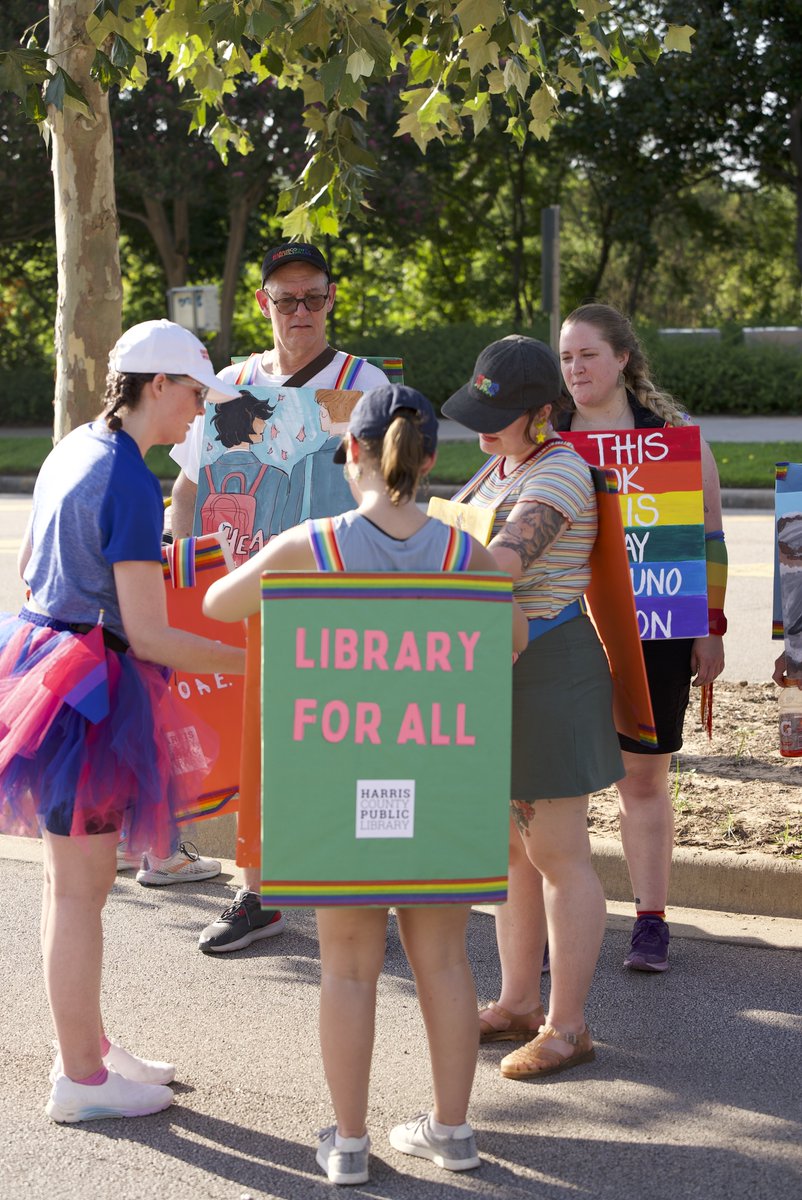 harriscountypl's tweet image. What a wonderful evening marching at #PRIDE Houston! 
Our library marched as banned books with handmade book covers of titles, that have been contested for LGBTQ content. We believe that the public library should have books, materials, and spaces for everyone. 
#LibraryforAll