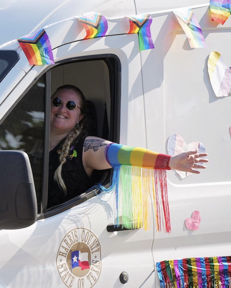 harriscountypl's tweet image. What a wonderful evening marching at #PRIDE Houston! 
Our library marched as banned books with handmade book covers of titles, that have been contested for LGBTQ content. We believe that the public library should have books, materials, and spaces for everyone. 
#LibraryforAll