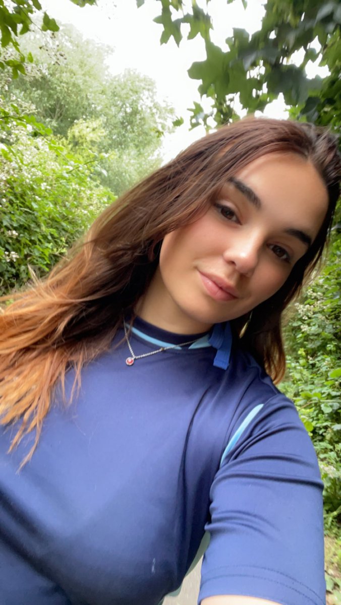 Hey guys am thinking about streaming tomorrow (I know shock horror) what time would be better, 1pm BST or 2pm BST? 
Let me know 😊🙌

#girlswhostream #heatwaveuk #SmallStreamersConnectRT <a href="/BlazedRTs/">Blazed</a>