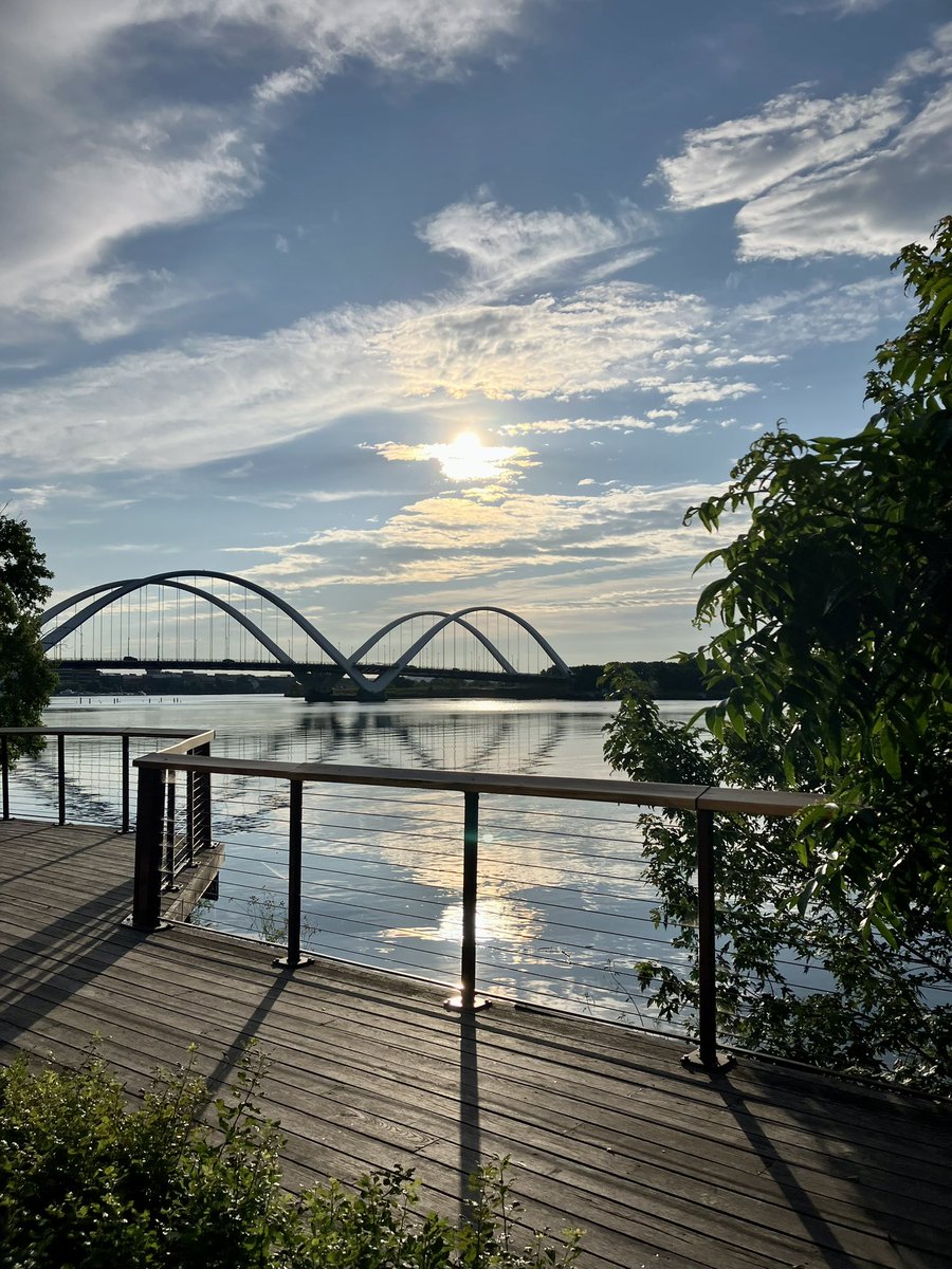 rachpikulski's tweet photo. A perfect view to kick off the work week with an early walk this morning ☀️
(not pictured: my dog panting from the heat) #DCsummer https://t.co/GGS1DZl4Uh