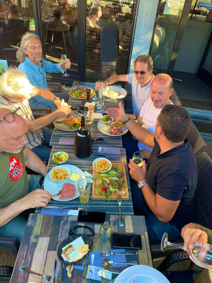 renatacuisine's tweet photo. @ La Fรชtรฉ De La Musique ๐ถ Brussels.
I had a brilliant time. I performed couple of songs with My friend ,s Trio Band ... the crowd was crazy.
Photo,s taken after the show.
Eating dinner with the Musicians and friends.
#entertainer
#mattaodo
#SaloneTwitter ๐ธ๐ฑ https://t.co/ttOV4wjAWv
