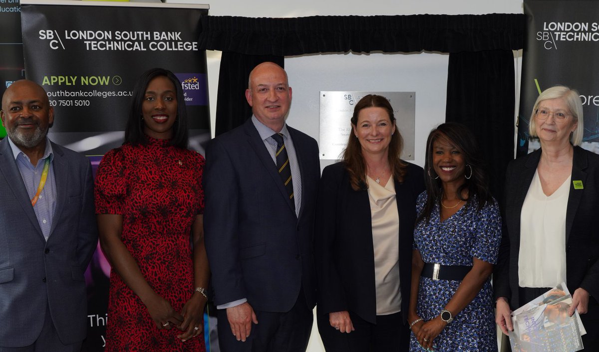 #LondonSouthBankTechnicalCollege was officially opened by @GillianKeegan @clairekholland & @debs_wb

London’s newest college teaches students advanced technical skills & is working with @LeeMarleyLMB to train 150 apprentices in construction skills by 2027

lsbu.ac.uk/about-us/news/…