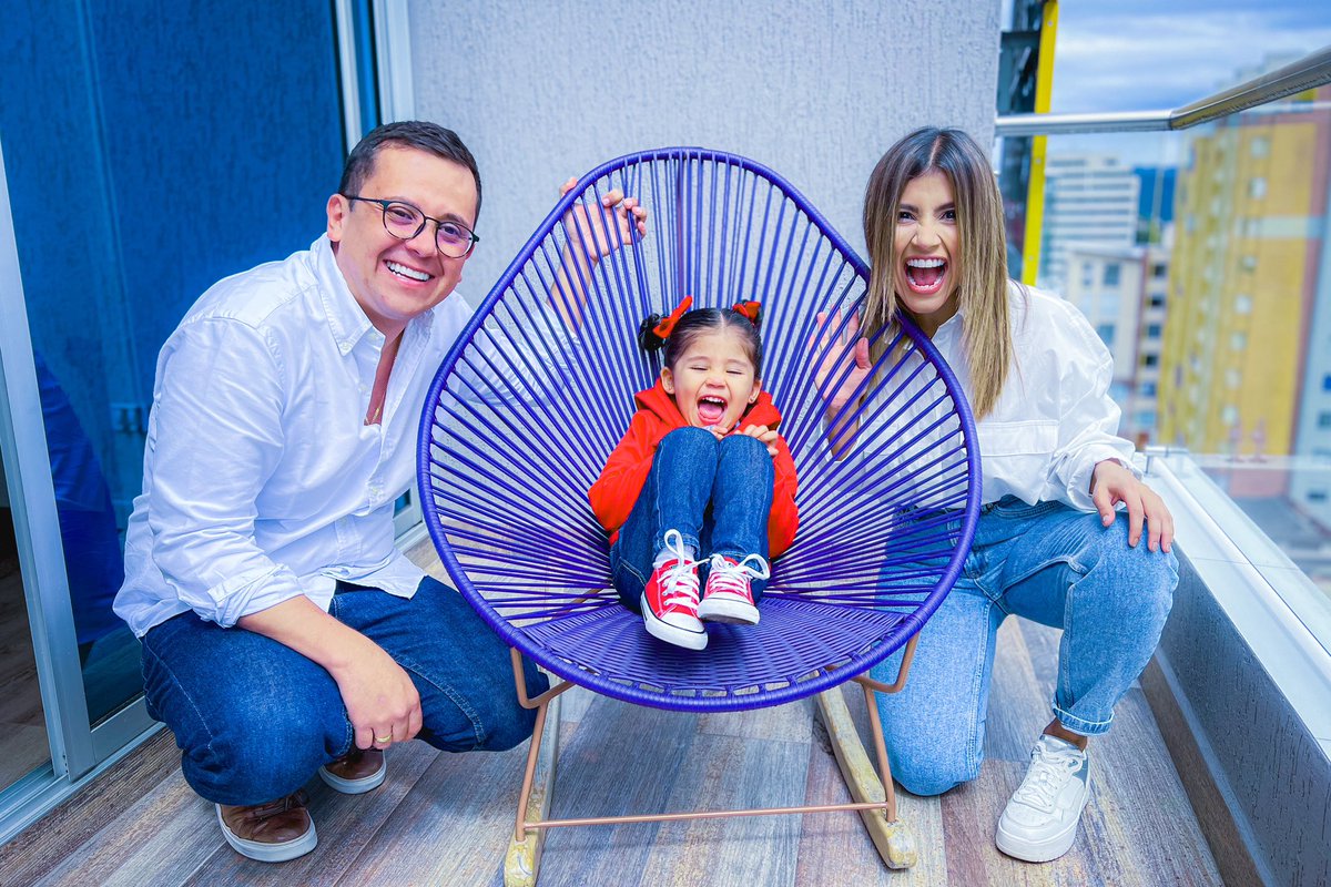 AngelaMoncadaaR's tweet photo. ¡Muy orgullosas por ti Rodrigo Rojas Lara!

Más de 4.000 personas asistieron para recibir el aval liberal como candidato a la gobernación. #Boyacá necesita un cambio y en familia lo lograremos, junto a nuestra hija María Clara, te vamos a apoyar siempre. https://t.co/ZhnO1uCCWJ