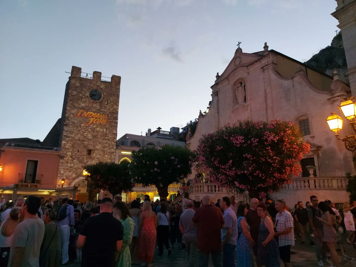 veronicafujiko's tweet photo. Premier di Indiana Jones 5 - Taormina Film Festival 🧡

#indianajoneseilquadrantedeldestino
#indianajonesanddialofdestiny #TaorminaFilmFestival https://t.co/cwPdwHxR1e