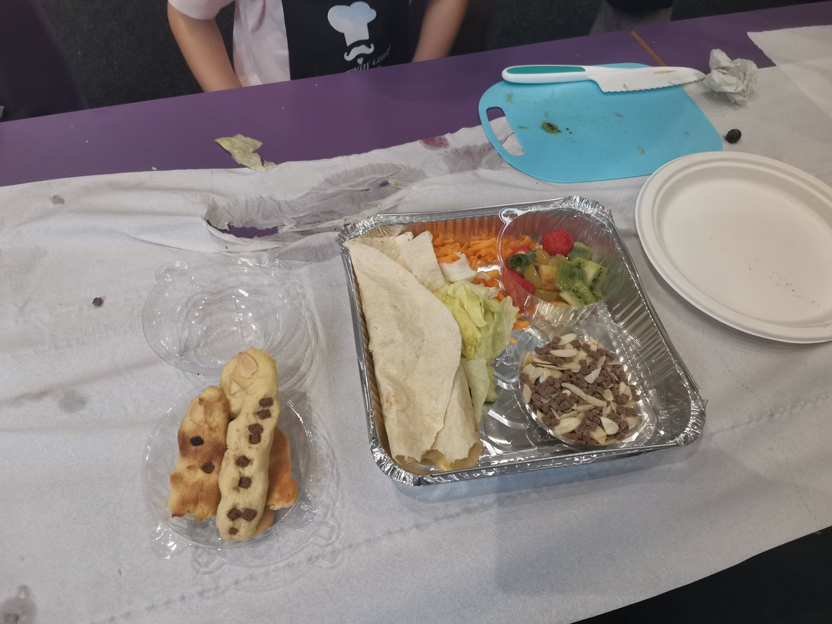 Our first #pretendychef Nursery class for 2-6yr olds took place today @Lifevineyarduk community space, The Allen, Wallsend.
Witches fingers, ham salad wraps and fruit bowls (with chocolate chips of course!)
#cookingwithkidsisfun 
#cookingworkshops 
#nurseryworkshops