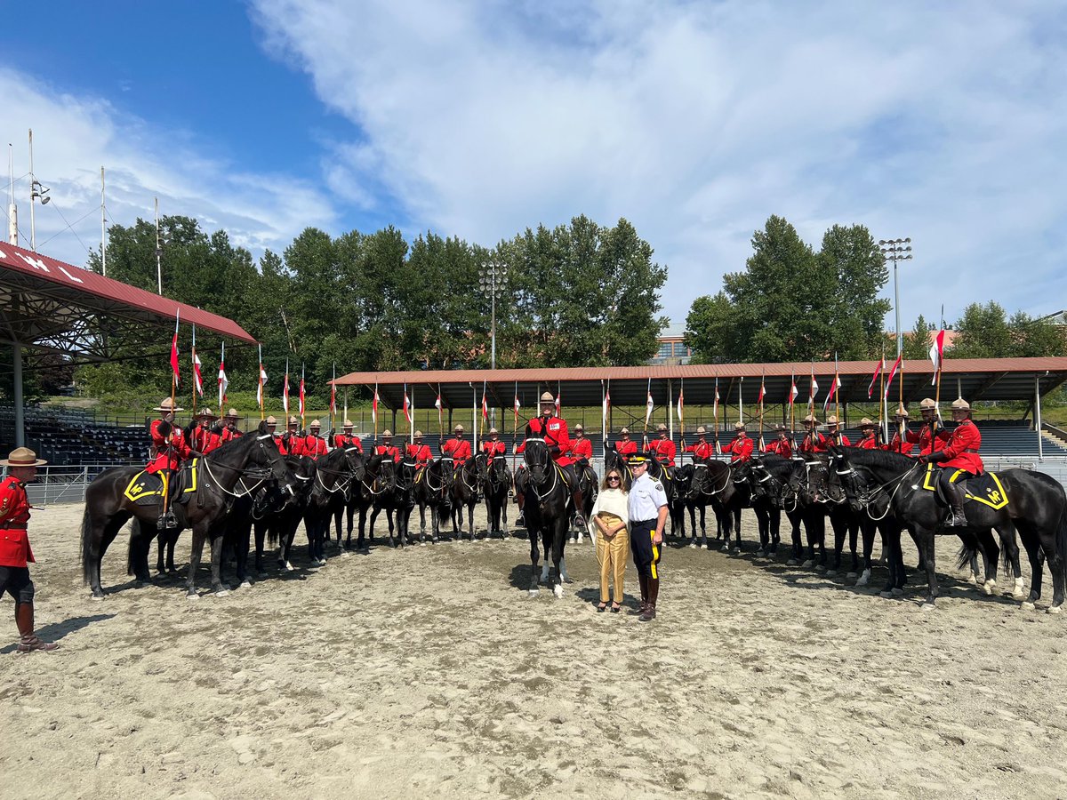 eileen_mohan's tweet photo. It was such a pleasure to be in the company of our RCMP force in Surrey for the Surrey RCMP 2023 Musical Ride and met up with these brilliant n beautiful people n horses. Thank you Assistant Commissioner Edward’s for the invite ❤️ https://t.co/1FPEdddwrJ