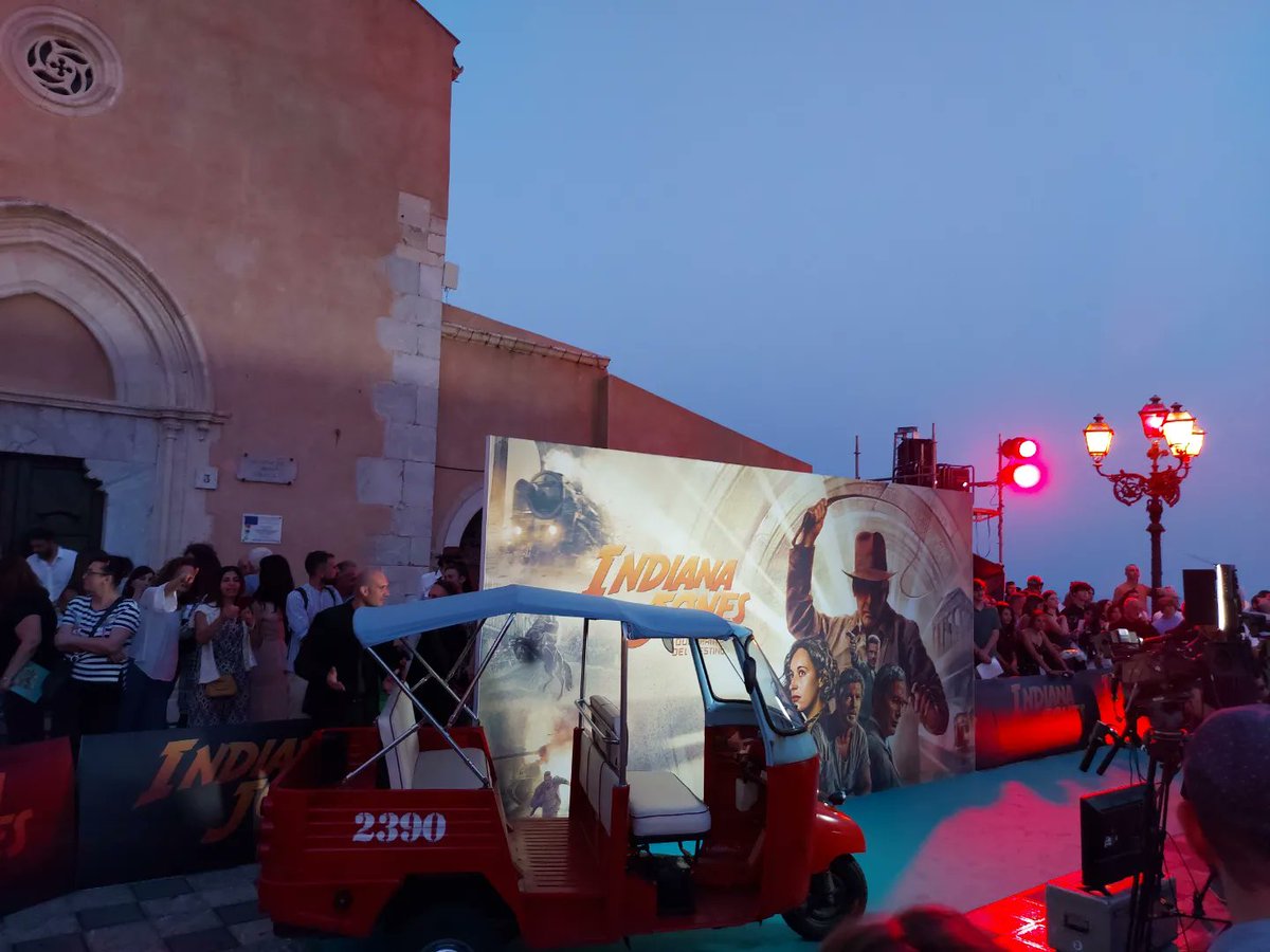 veronicafujiko's tweet photo. Premier di Indiana Jones 5 - Taormina Film Festival 🧡

#indianajoneseilquadrantedeldestino
#indianajonesanddialofdestiny https://t.co/9bEyrWE3BJ