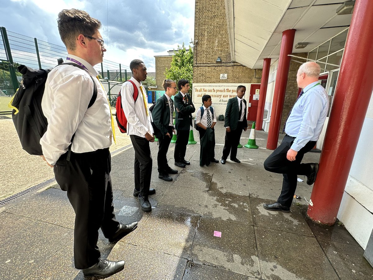 Toilet Consultation! Our Student Council leaders enjoy meeting with our Headteacher Mr Dunne to address their concerns about the toilets. These meetings are very useful in improving their comfort break experiences. #studentvoice #empowerment #studentleadership
#schoolenvironment