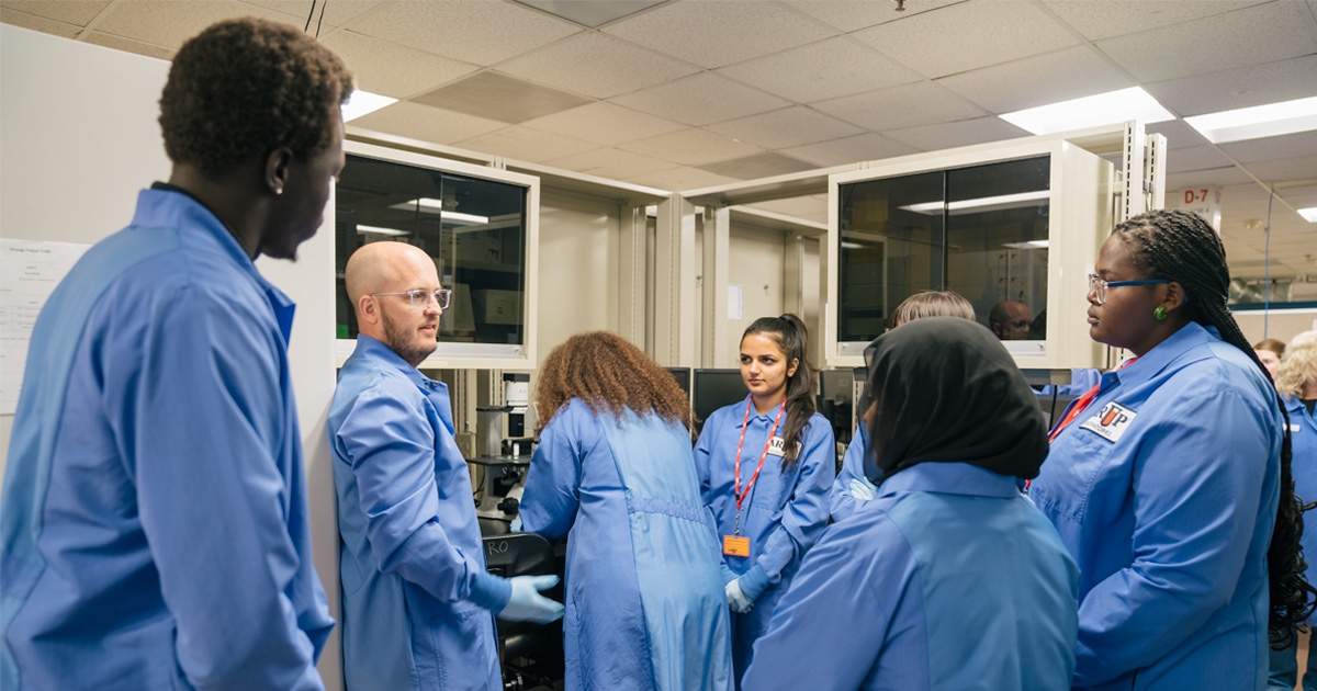 In a Summer Research Day event recently hosted by ARUP and Black Physicians of Utah, undergraduate and high school students connected with medical directors, saw lab testing in action, and got hands-on experience with lab equipment. bit.ly/3XoiKvu