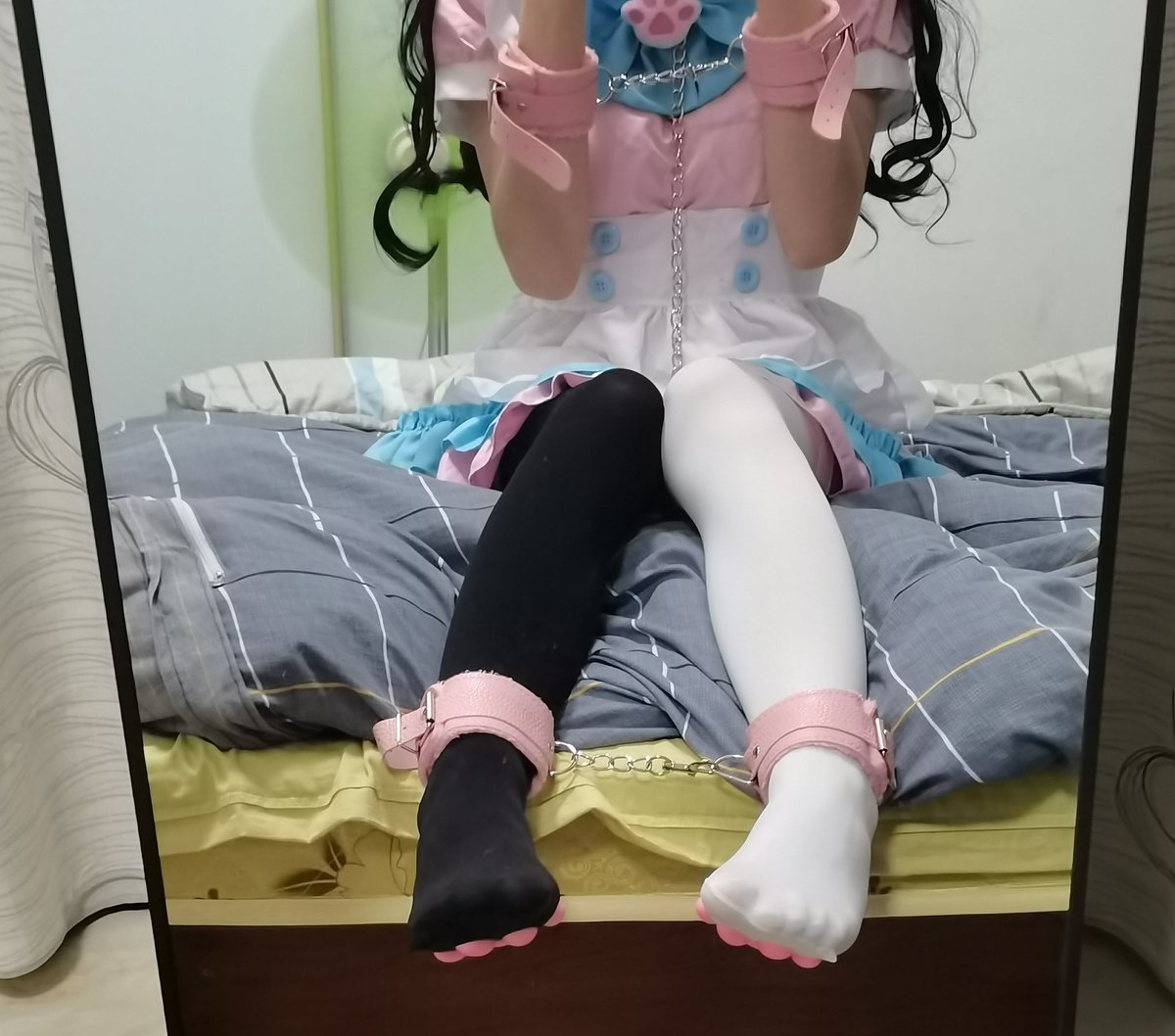 milamzx's tweet photo. #黑丝  #女仆装 #项圈 #皮铐 #猫爪白丝 https://t.co/eDfEu51lHm