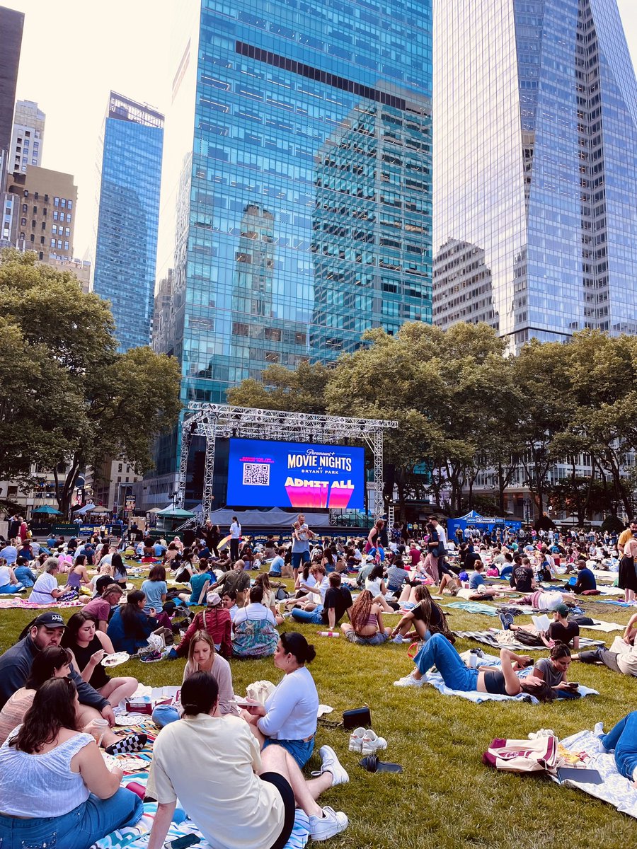 🚨@paramountplus Movie Nights at Bryant Park update 🚨: 

Due to forecasted weather, the lawn is closed for today. Seating will be available on the gravel path surrounding the lawn, and throughout the park. Turn on our post notifications for more #MovieNights updates 💚.