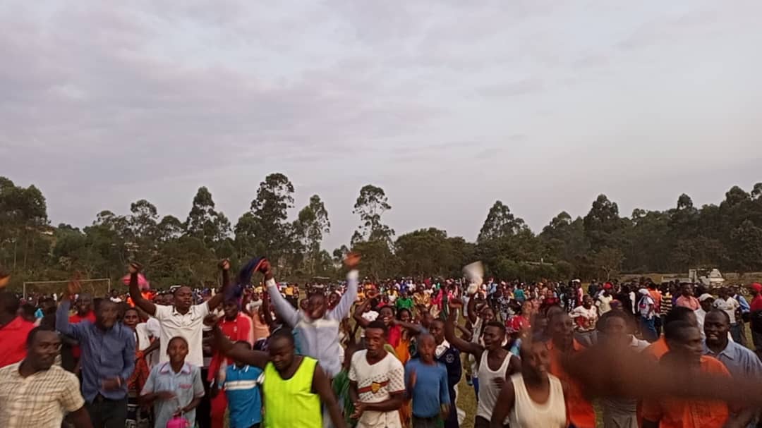 SeniorYona44's tweet photo. My kinsmen,my elders, brothers and sisters have today shown love and support to my Next President @mkainerugaba at Kyangara play ground. Together we shall safeguard our playground.  Thank you my people. Thank you #MKArmy  @BalaamAteenyiDr @DaudiKabanda @LillianAber @KatwirePolly https://t.co/3Ucp1bSCJZ