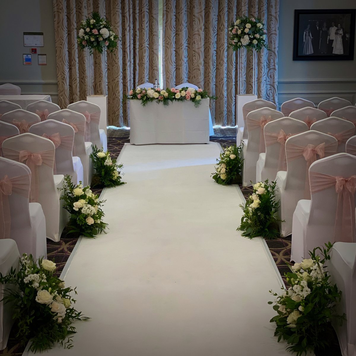 The luxury of Sopwell House creates an intimate wedding ceremony 💍
#SopwellHouse #WeddingCeremony #CeremonyFlowers #WeddingFlowers #WeddingFlorist #WeddingDayMemories #Hertfordshire #HemelHempstead #MaplesFlowers