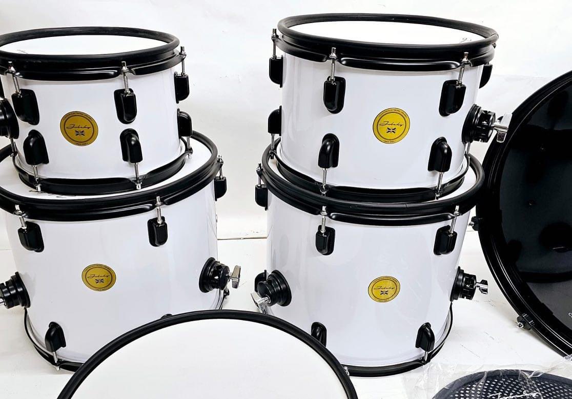 jobekydrums's tweet photo. White gloss with black hardware double floor Tom electronic kit sent to USA #electronickit #eddums #drumset #drums #quietdrumming #meshheads #electroniccymbals #ecymbal #drumming https://t.co/S1wabKLy1m