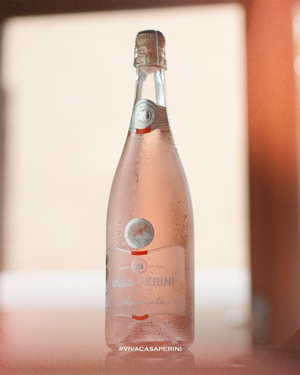 werlecomercial's tweet photo. Espumante Casa Perini Aquarela: elegância e sabor refinado para brindar no inverno. Delicadeza em cada borbulha. 🍾🥂 https://t.co/hjlgkNfa6H