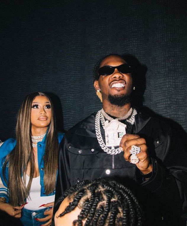 wrld_mag's tweet photo. 🫂 OFFSET à propos de Cardi B aujourd’hui sur Instagram.. 

“Elle a couché avec quelqu’un d’autre,  vous savez ce que je vais faire.. 

Je t’ai vu dans les DM de ma femme, je vais te fumer 💨” https://t.co/MQqIXFtJ64