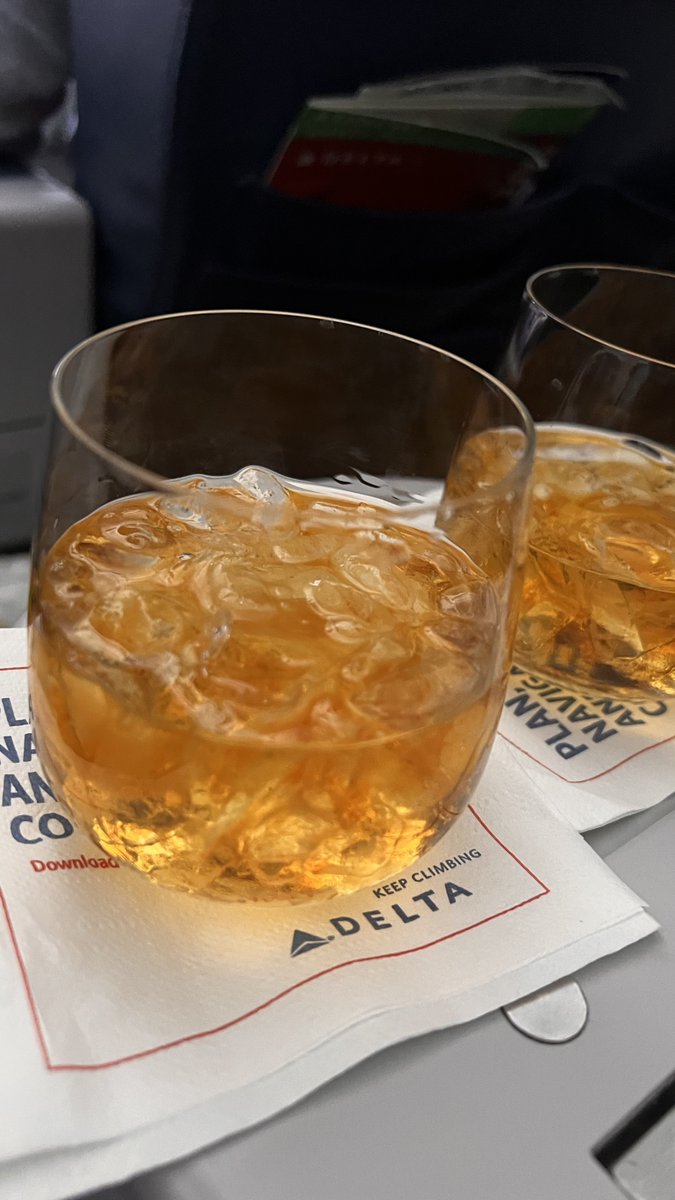 No Sky Club at CMH so an in-flight drink will have to do 🤷🏽‍♂️

Cheers @MrsMeSeeks