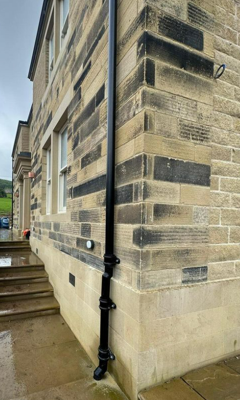 YeomanRainguard's tweet image. Another job ticked off…✅

We manufactured, supplied and installed this #rainwatersystem for a North Yorkshire client – and doesn’t it look great?! 

When you choose #Rainguard, we’ll take care of everything!

Get in touch to discuss your #project:
rainguard.co.uk/contact-us/