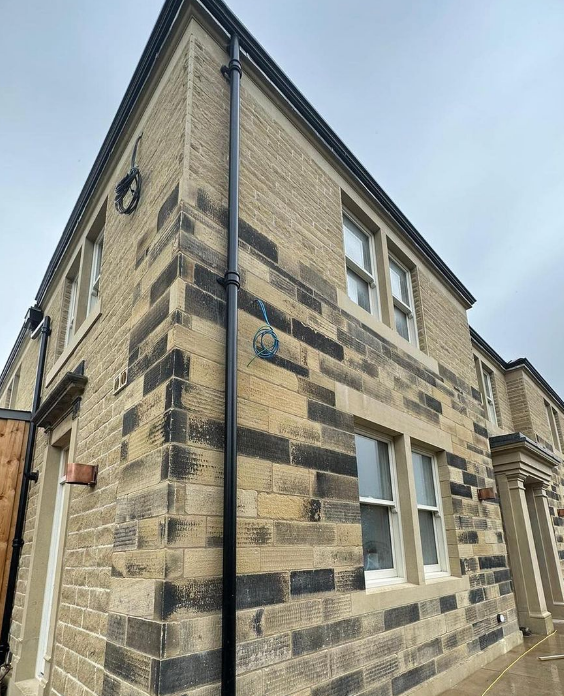 YeomanRainguard's tweet image. Another job ticked off…✅

We manufactured, supplied and installed this #rainwatersystem for a North Yorkshire client – and doesn’t it look great?! 

When you choose #Rainguard, we’ll take care of everything!

Get in touch to discuss your #project:
rainguard.co.uk/contact-us/