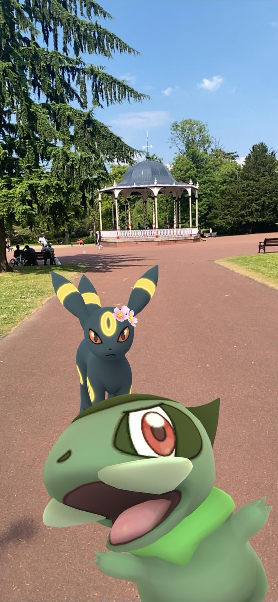 @pokemongoappuk Umbreon getting photobombed by Axew! #DONTMISSOUTGOOUT #GOsnapshot