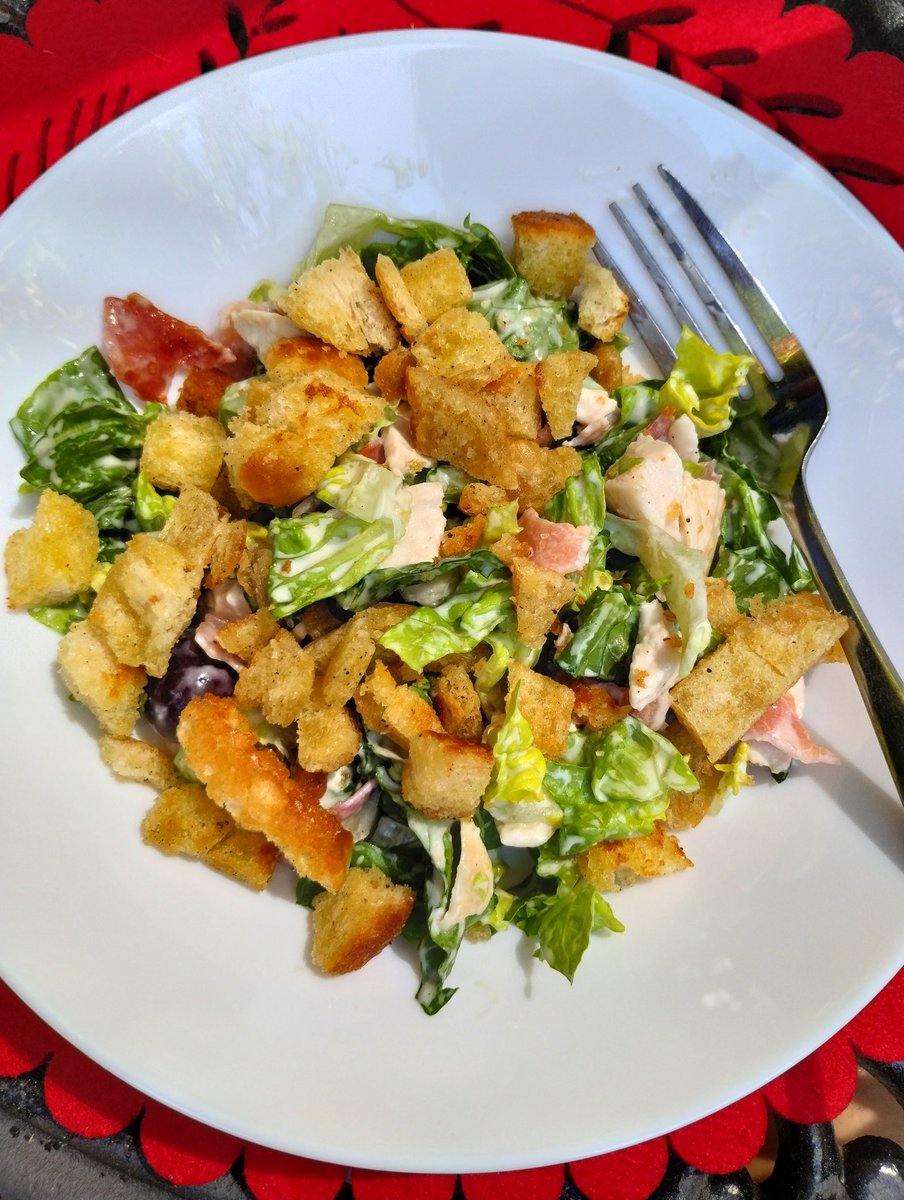 cutie_kawa's tweet photo. You can never go wrong with a tasty Caesar salad! One of my favourite salads to have hehe~ ๐ฅโจ #KawaCooks https://t.co/t3SLXPP9gz