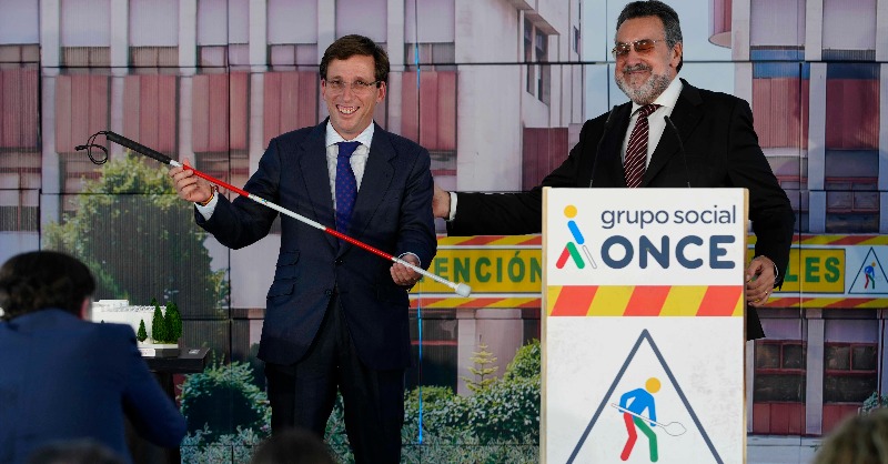 ONCE_oficial's tweet photo. 👉 El #GrupoSocialONCE arranca en #Madrid la construcción del mayor lugar del mundo en impulso a las personas con #discapacidad

@AlmeidaPP_ @MADRID @BorjaFanjul
@ILUNION @Fundacion_ONCE