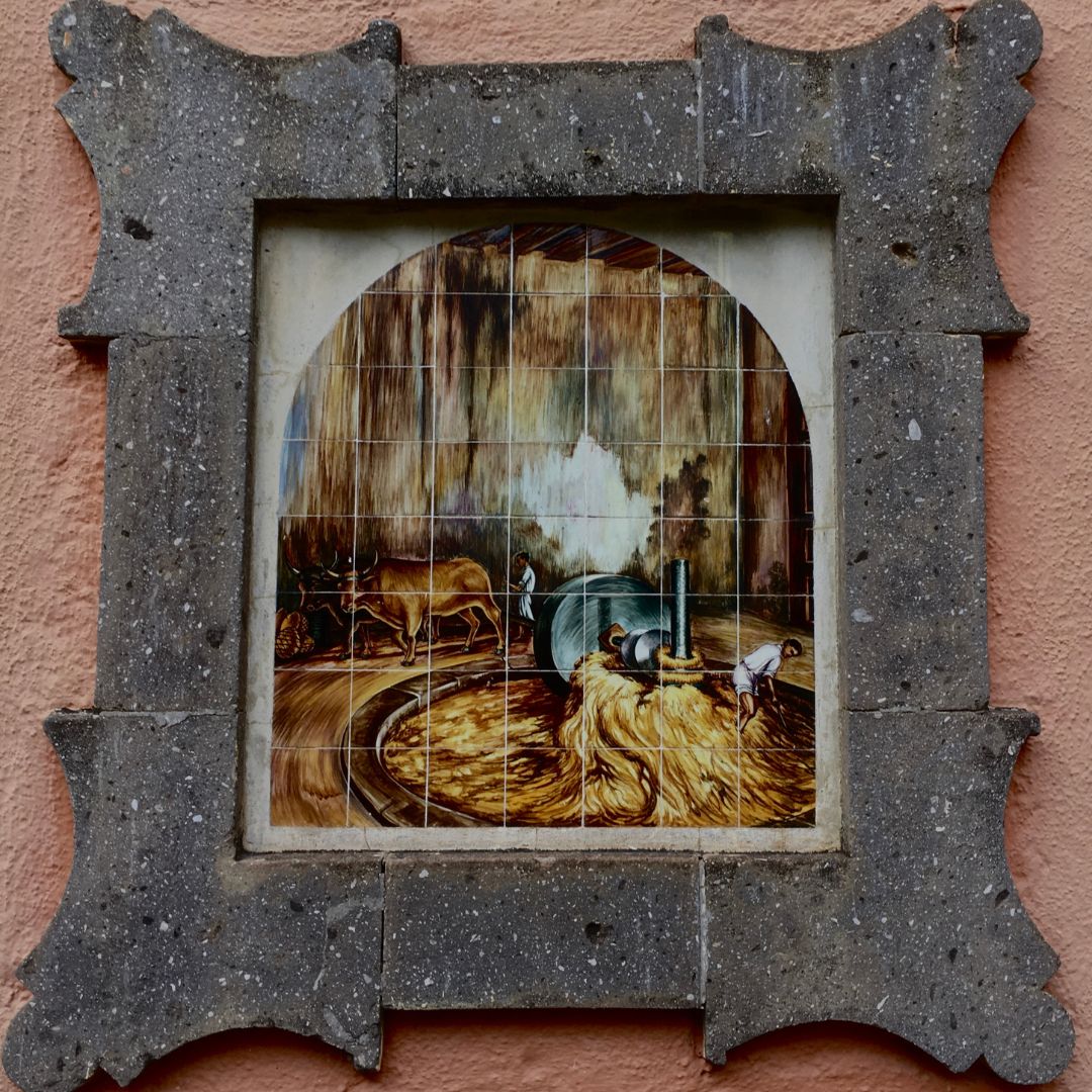 Found in #HaciendaLaProvidencia, art whispers tales of Mexico's rich tequila heritage.🎨
.
.
#LocoTequila #tequila #heritage #mexico #legacy #celebration #authentic #luxuryspirits #ultrapremiumtequila #connoisseur #authenticity #Art