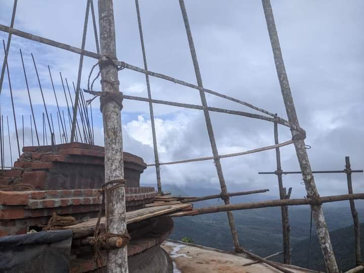 chami9539's tweet photo. Aranayaka Youth Society Regional Board, Kegalle is building a temple on top of Bible Rock.
Do we really need to do this? It's an area of amazing bio diversity and scenic beauty.
Does every rock and mountain top need another temple?
#SriLanka https://t.co/4R6qp7siXU
