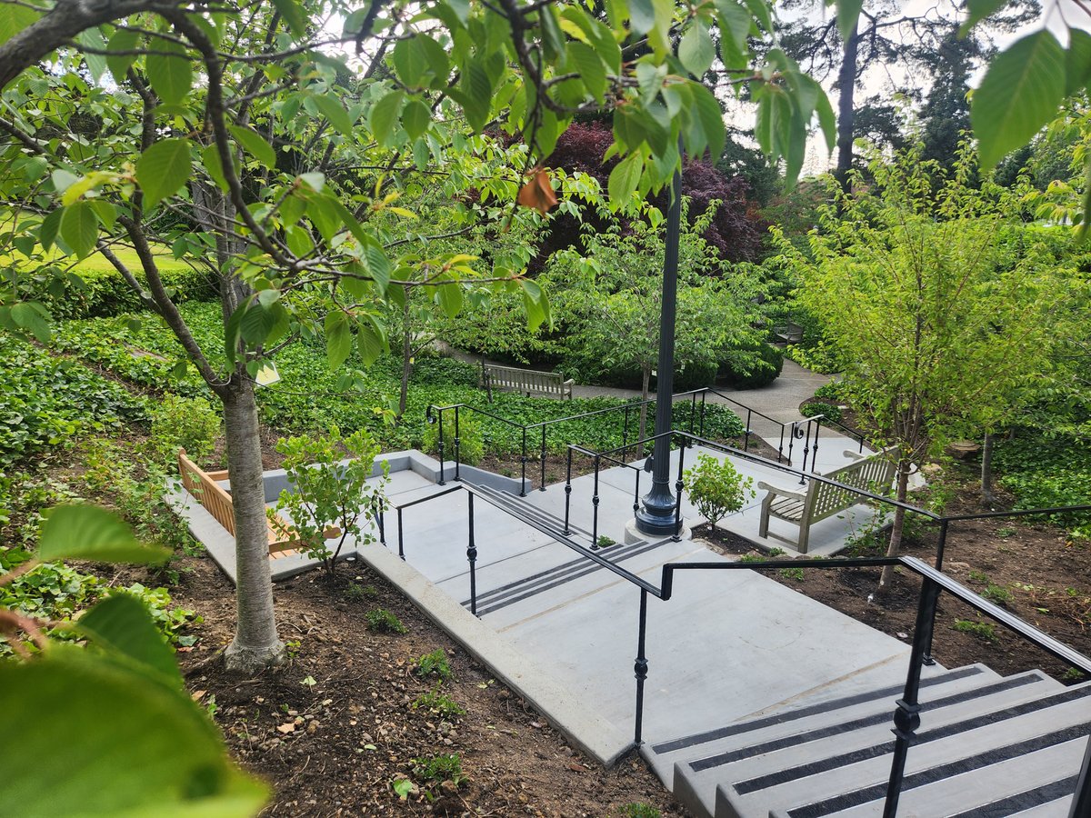 Join us in celebration of the newly rebuilt Highland-Guilford steps at a ribbon cutting ceremony Tuesday, June 27th at 6pm.

piedmont.ca.gov/news/highland-…